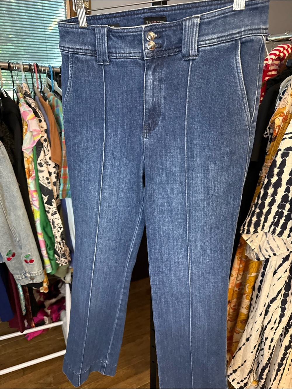 Talbots Women's Mid Blue 6P Flare  Leg Jeans with Crease Front like new cond